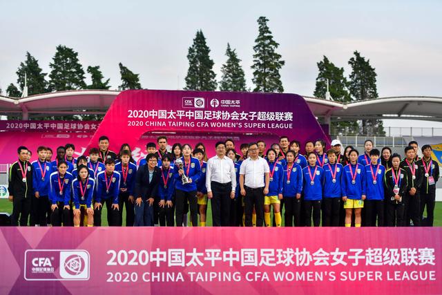传奇之战！超级巨人首次夺冠击败火箭